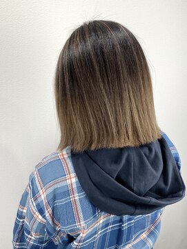 アドラーブル ココロ 新潟(adorable CoCoLo) 20代30代40代ナチュラルハイライト立体感アッシュベージュ