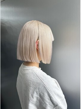 メゾンイロ(Maison I.R.O+) ホワイトボブ