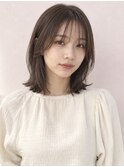 オリーブベージュ×ミディアムレイヤー