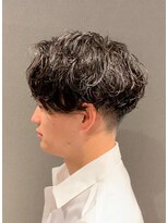 ビーダンディー(Bee dandy) 韓国風センターパートニュアンスパーマ ツーブロックショート