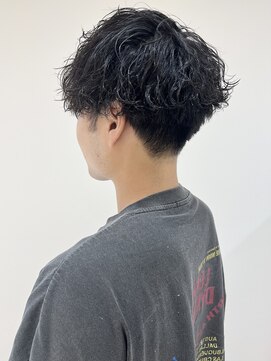 ヒビカ(HIBIKA) 波巻きスパイラルパーマ×メンズマッシュ