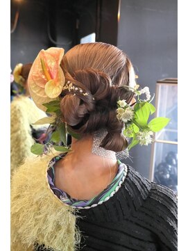 シフト(SHEEFT) 成人式卒業式ヘアセット個性的髪飾り花