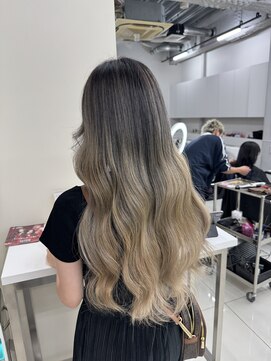 アライブ ハラジュク(ALIVE harajuku) 今流行りの海外風バレイヤージュ