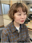 20代30代くせ毛風パーマ丸みショート小顔カット抜け感