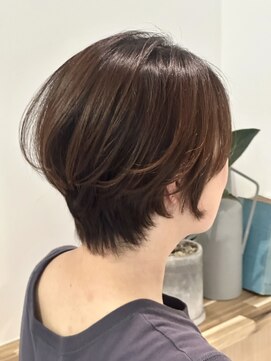 イーエム 自由通り店(e.m.) 前下がりショート/レイヤーカット/30代/40代/50代