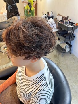 ビハインドザカーテン(BEHIND THE CURTAIN) くせ毛活かし×パーマ風ショート