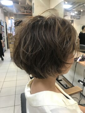 ペネロープ(Penelope) ルーズウェーブショートボブ  YACHI