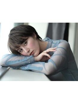 graphyが発信する《大人女性×トレンド×美形フォルム》の技術★バングを中心とした顔周りの提案が好評！