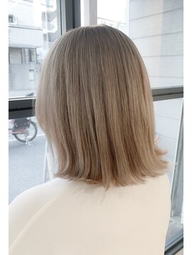 フィゼル 南堀江店(fizelle) ホワイトベージュ