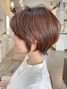 アトリエ エス atelier es HAIRDESIGN 大人ショート/大人可愛い/ふんわりショート/透明感/フェミニン