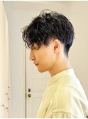 センター分けスパイラルツーブロック刈り上げ縦落ちマッシュ