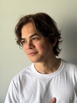 マール 矢場町(MARL) 外国人風メンズセンターパートニュアンスパーマハイライト