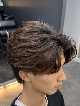 バース バイ ハピネス(BIRTH by happiness) 韓国へアカルマパーマワックスなしセンターパート黒髪ウルフ