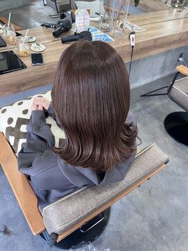 ティティ(TiTi) ツヤと透明感のあるbrown beige [TiTi_福田りの]