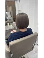 アムドット(Amu.) ハイトーンケアブリーチダブルカラー切りっぱなしボブ丸みボブ