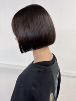 タヴィ(Tavi)&nbsp;顎ラインのワンレンボブヘア/コンパクトボブ/丸みボブ/ボブヘア