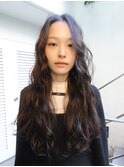 黒髪レイヤーロングカーリーヘア