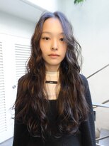 黒髪レイヤーロングカーリーヘア