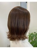 オリーブベージュ