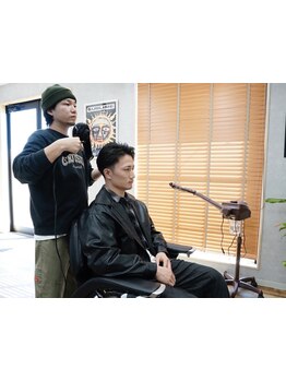 【メンズ専門理容室】落ち着いた空間でマンツーマン施術◎こだわりたい男性の要望に応える技術力の高さ！