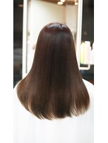 ネス(NESS) 自然なインナーカラーのストレートロングスタイル