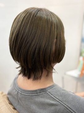 ムーア(MUA) グレージュ×ショートウルフ