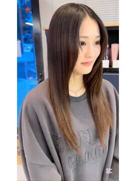 シー(The She's) ストレートレイヤー×美髪トリートメント