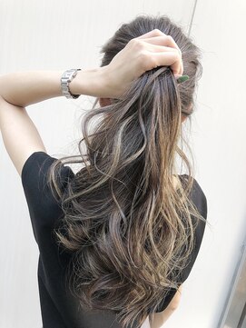 ジゼル(gisele) 外国人風ハイライト