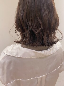 フォッコ(FOCCO) ラベージュ×切りっぱなしボブ