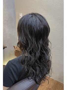 シェルビー 新宿(SHELBe) 黒髪×クラゲヘアー[新宿/ヘッドスパ/白髪染め]