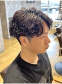 波巻きスパイラルパーマセンターパートメンズカットメンズパーマ