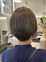 ポジ(poji)&nbsp;ショートヘアー　ブラウンカラー　前髪カット　顔まわり　韓国風