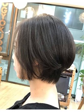 ギフト ヘアー サロン(gift hair salon) 前下がりショートボブ