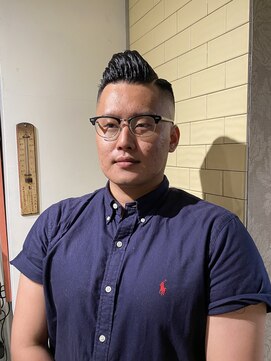 タケシズバーバー(BARBER) ポンパドールハードパート七三スキンフェード