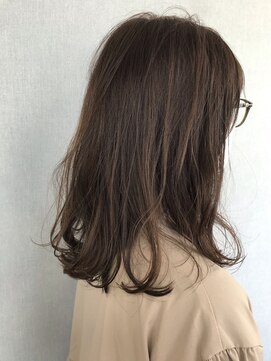 プラーグ ヘアー(Prague Hair) ハニーベージュ