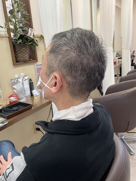 コアフィールフィス(COIFFURE fils) 《見附　今町》メンズ　シルバーヘア　刈り上げ
