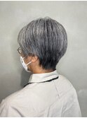 すっきり！グレイショートヘア
