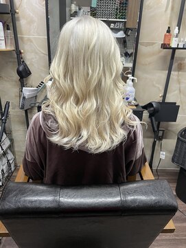 ラル(Lull) 【ホワイトブロンド×ミディアムレイヤー】ケアブリーチ/個室