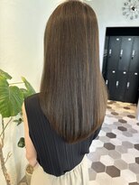 リベラル(liberal)&nbsp;艶髪ロング　顔周りレイヤー くすみベージュ【20代/30代/40代】