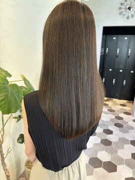 リベラル(liberal) 艶髪ロング 顔周りレイヤー くすみベージュ【20代/30代/40代】