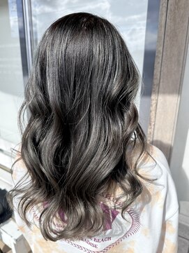 トリニティ(trinity) ハイライト×レイヤーカット×白髪ぼかし【豊見城・糸満】