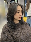 ミディアムレイヤースタイル　かきあげ前髪