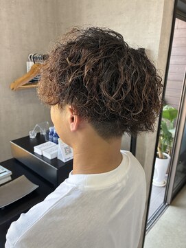 トリコ(ToricO) 波巻きツイストスパイラル　ツイストスパイラル　縦落ちパーマ