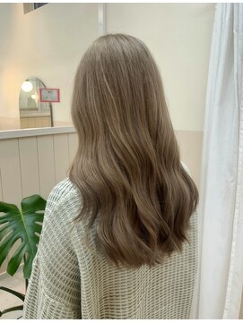 シダ(sida) 透明感抜群ミルクティーベージュ