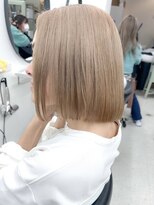 ヒビヲ(HIBIO)&nbsp;ショートボブハイトーンミルクティーベージュカラーダブルカラー