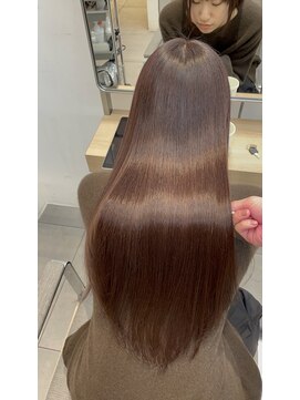 エラ(Ella) 髪質改善カラーで潤う艶ブラウン