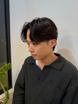 プラスヘアー(plus HAIR) 《出島》 ニュアンスセンターパート