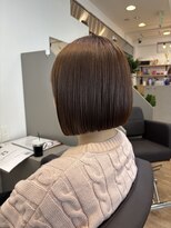 ジエクト ヴィシア(The Ect VIXIA)&nbsp;高城前下がり　切りっぱなしボブ　縮毛　乾かすだけでまとまる