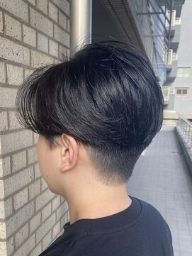 トリッカ シブヤ(TRICCA SHIBUYA) 高め刈り上げ×センターパートマッシュ