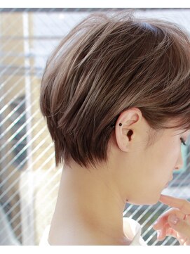 トルネード(TORNADO) 外国人風 可愛いくびれショートボブ ハイライト グレージュ 白髪